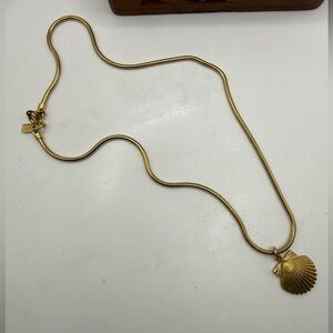 Vintage Hallmark Gold Shell Necklace 14”